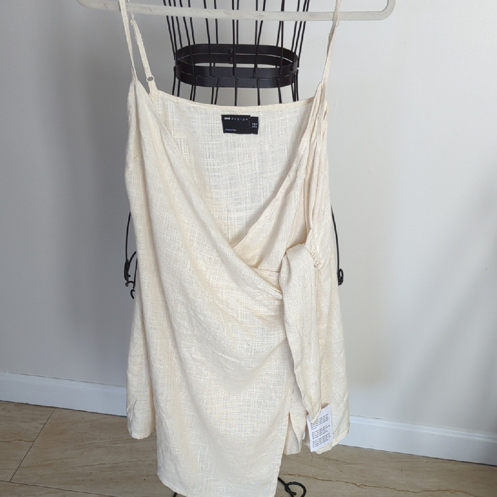 Nwt Cream Wrap Sleeveless Dress